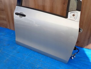 TOYOTA YARIS II 06-11 5d DRZWI PRZEDNIE PRAWE 1E7 3/12 MINIATURA