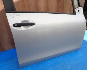 TOYOTA YARIS II 06-11 5d DRZWI PRZEDNIE PRAWE 1E7 6/12 MINIATURA