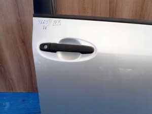 TOYOTA YARIS II 06-11 5d DRZWI PRZEDNIE PRAWE 1E7 7/12 MINIATURA