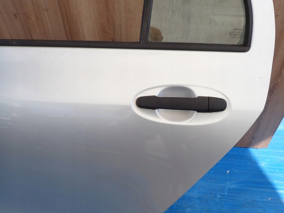 TOYOTA YARIS II 06-11 5d DRZWI TYLNE LEWE 1E7 5/15