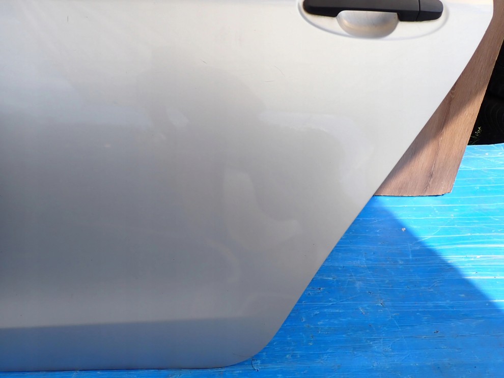 TOYOTA YARIS II 06-11 5d DRZWI TYLNE LEWE 1E7 8/15