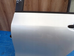 TOYOTA YARIS II 06-11 5d DRZWI TYLNE LEWE 1E7 6/15 MINIATURA