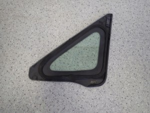 HONDA FRV FR-V 05- SZYBA PRZEDNIA PRAWA KAROSERYJNA 3/4 MINIATURA