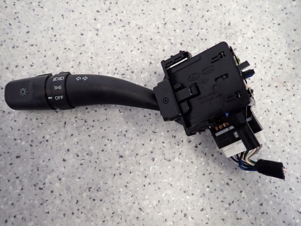 HYUNDAI SONATA 05-09 PRZEŁĄCZNIK ŚWIATEŁ 1/4