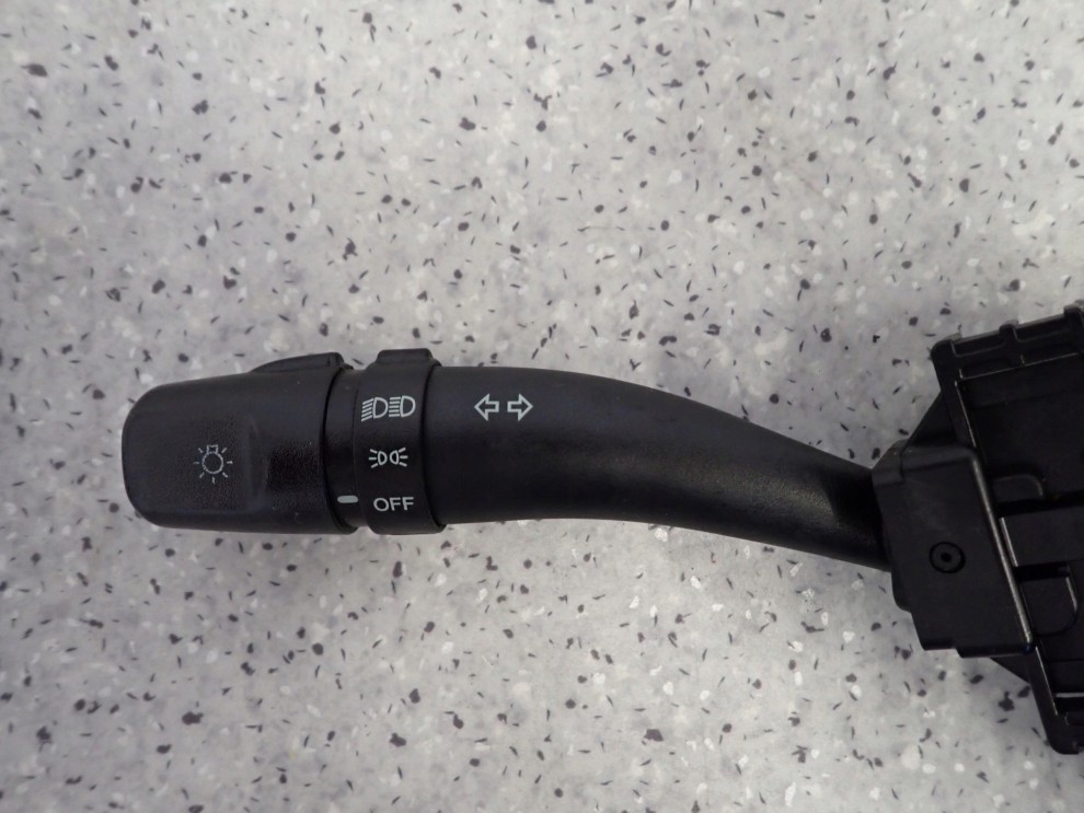 HYUNDAI SONATA 05-09 PRZEŁĄCZNIK ŚWIATEŁ 2/4