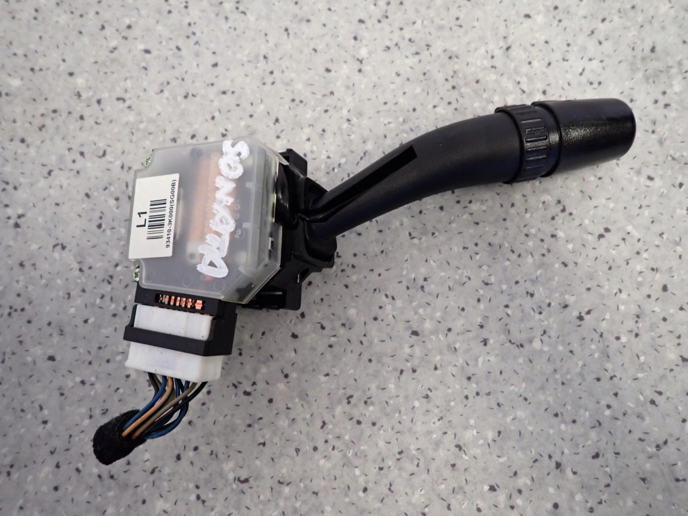 HYUNDAI SONATA 05-09 PRZEŁĄCZNIK ŚWIATEŁ 3/4