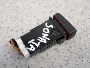 HYUNDAI SONATA 05-09 PRZEŁĄCZNIK PRZYCISK ŚWIATEŁ AWARYJNYCH 3/3 MINIATURA