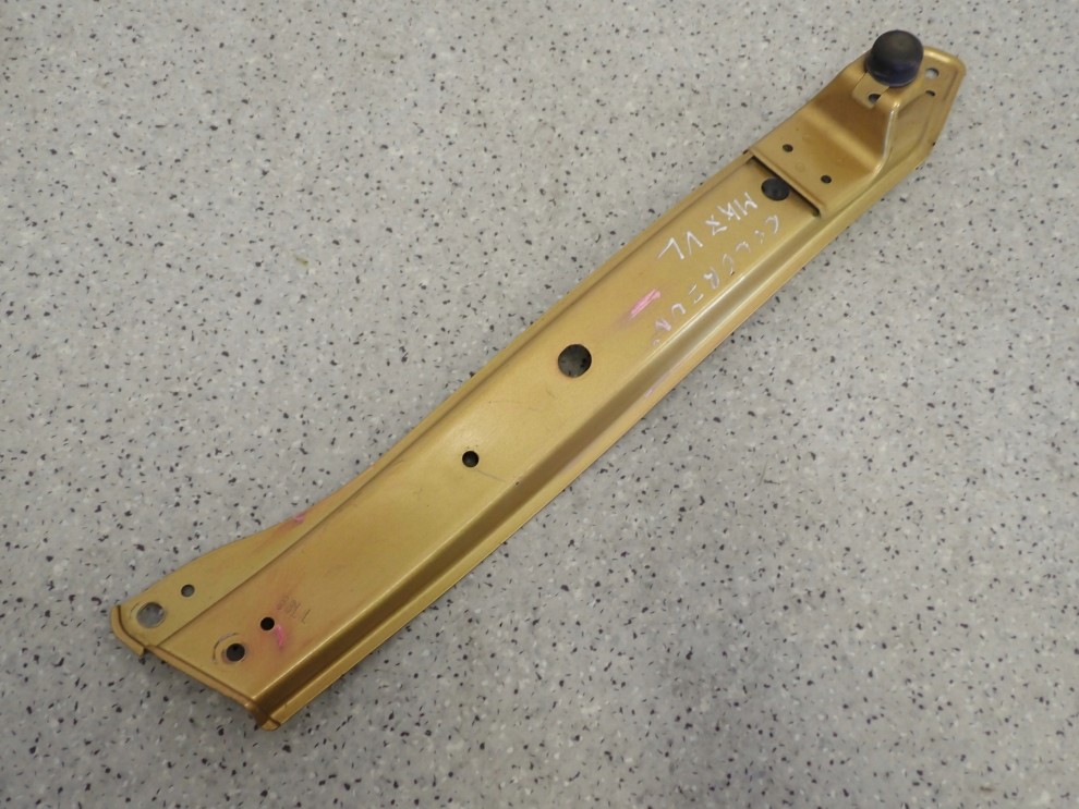 SUZUKI SWIFT MK7 10- WSPORNIK OKULAR PASA PRZEDNIEGO LEWY 2/3