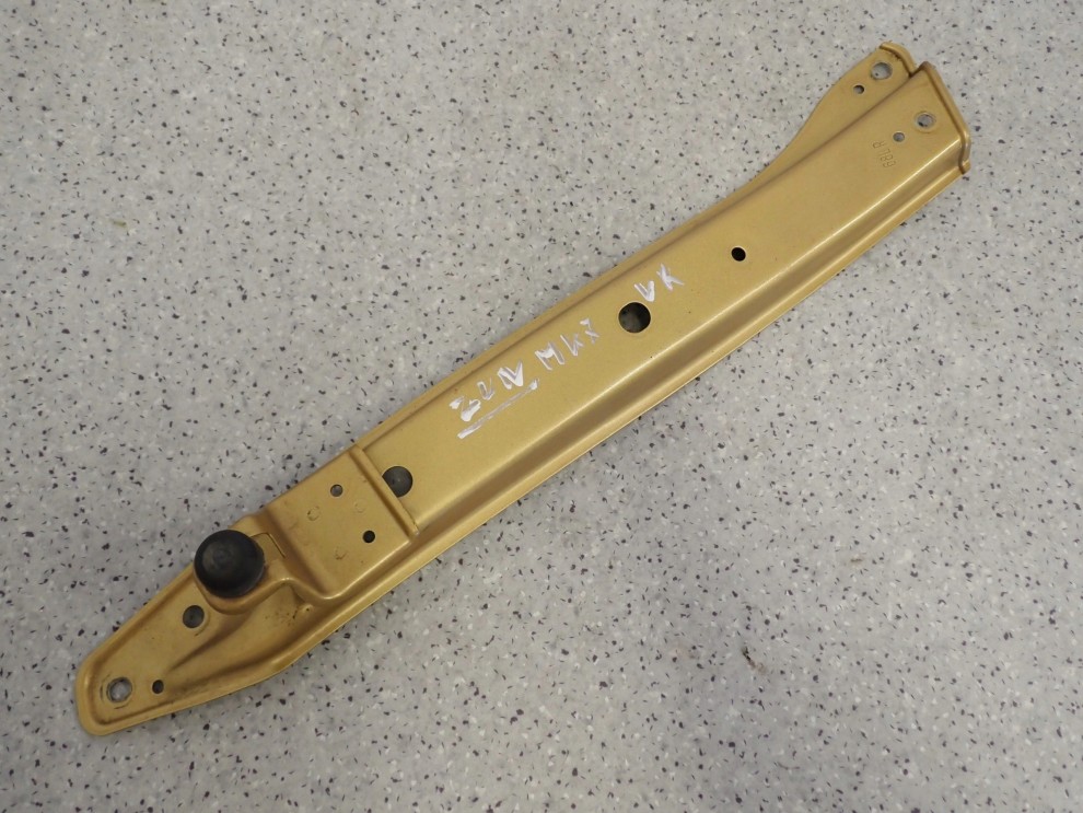 SUZUKI SWIFT MK7 10- WSPORNIK OKULAR PASA PRZEDNIEGO PRAWY 2/3