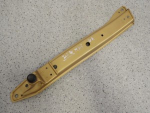 SUZUKI SWIFT MK7 10- WSPORNIK OKULAR PASA PRZEDNIEGO PRAWY 2/3 MINIATURA