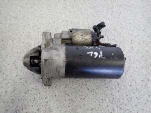 SUZUKI SX4 06-12 1.9 DDIS ROZRUSZNIK SILNIKA 1/6 MINIATURA