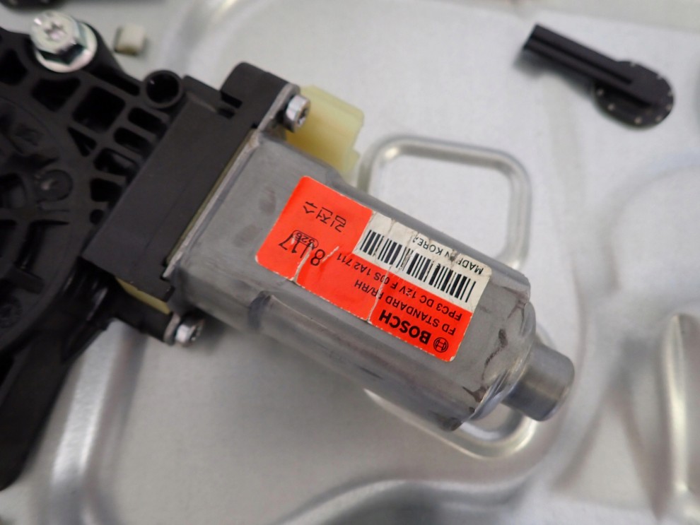 HYUNDAI i30 HB 07-12 PODNOŚNIK SZYBY TYLNY PRAWY 2/5