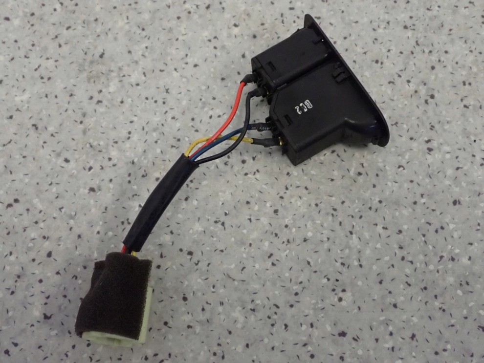 HYUNDAI SONATA 05-09 PRZEŁĄCZNIK PRZYCISK KLAPY BAGAŻNIKA KLAPKI PALIWA 3/4