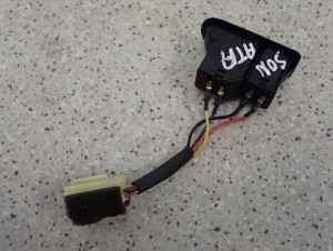 HYUNDAI SONATA 05-09 PRZEŁĄCZNIK PRZYCISK KLAPY BAGAŻNIKA KLAPKI PALIWA 2/4 MINIATURA