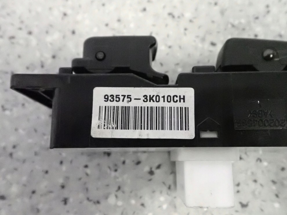 HYUNDAI SONATA V 05-09 PRZEŁĄCZNIK PANEL SZYB PRAWY 5/6