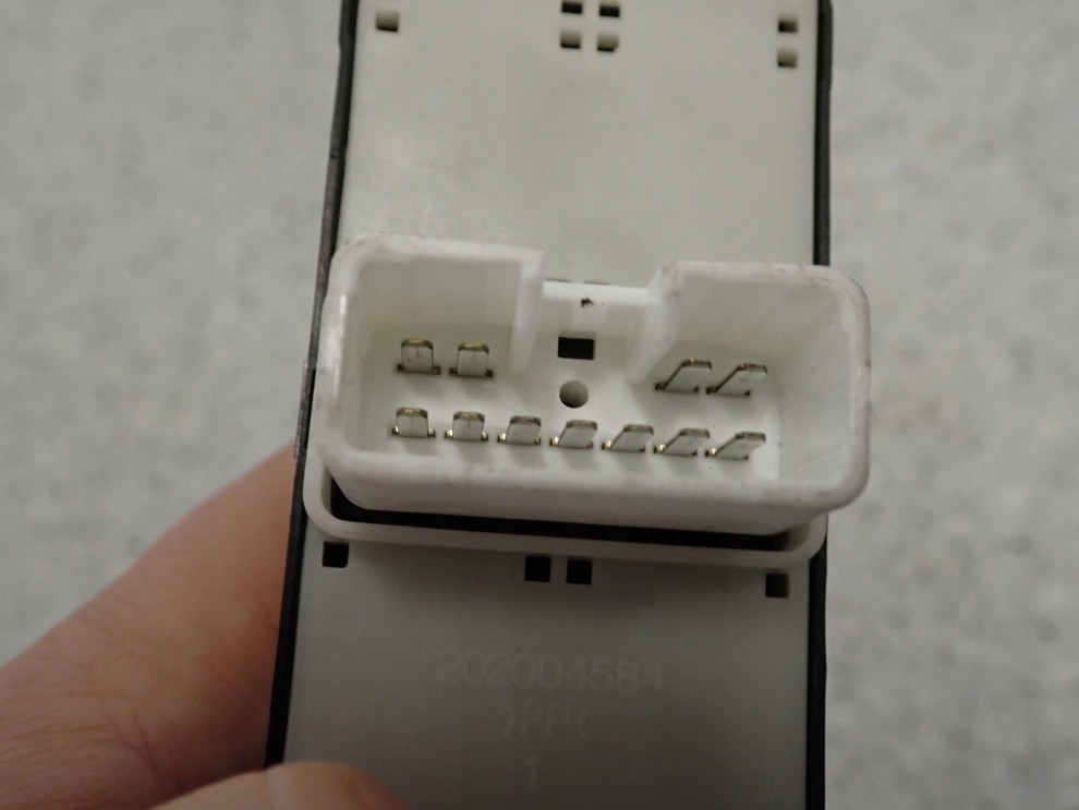 HYUNDAI SONATA V 05-09 PRZEŁĄCZNIK PANEL SZYB PRAWY 6/6