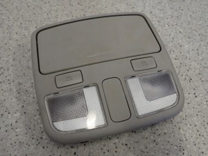 HYUNDAI SONATA V 05-09 LAMPKA OŚWIETLENIA WNĘTRZA PODSUFITKI SCHOWEK 1/5 MINIATURA