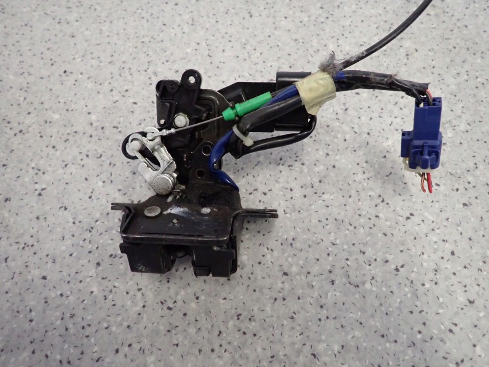 TOYOTA COROLLA E12 HB ZAMEK KLAPY BAGAŻNIKA SB 3/4