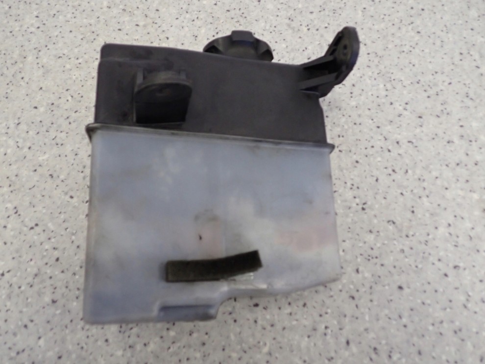 HYUNDAI i10 07-11 ZBIORNICZEK WYRÓWNAWCZY PŁYNU 3/4