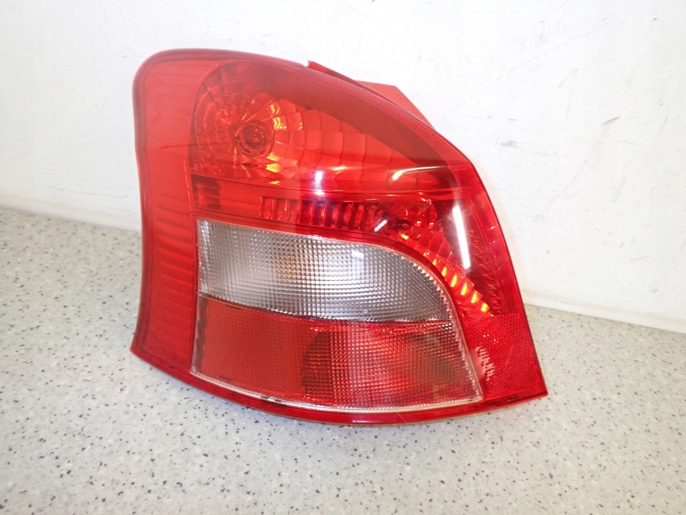TOYOTA YARIS II 06-09 LAMPA TYLNA LEWA TYŁ EUROPA 1/10