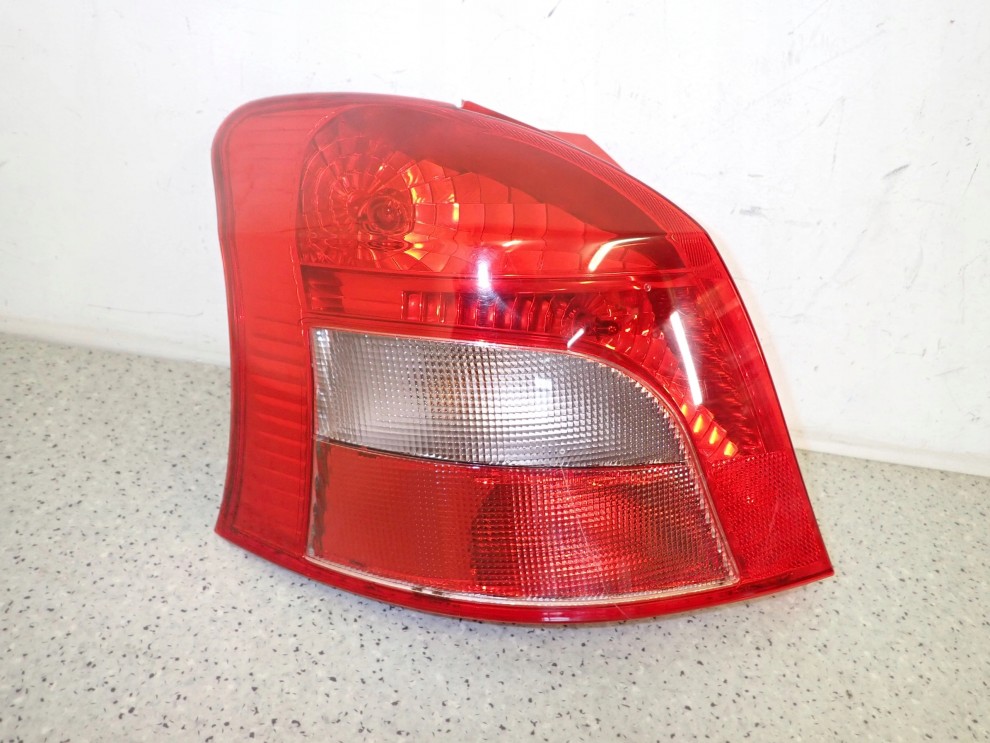 TOYOTA YARIS II 06-09 LAMPA TYLNA LEWA TYŁ EUROPA 2/10