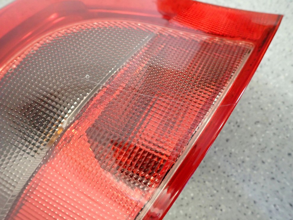 TOYOTA YARIS II 06-09 LAMPA TYLNA LEWA TYŁ EUROPA 10/10