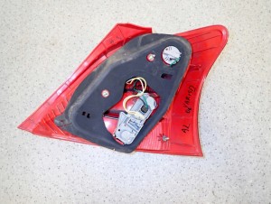 TOYOTA YARIS II 06-09 LAMPA TYLNA LEWA TYŁ EUROPA 7/10 MINIATURA