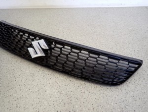 SUZUKI SWIFT IV MK7 ATRAPA CHŁODNICY KRATKA ORYGINAŁ 3/11 MINIATURA