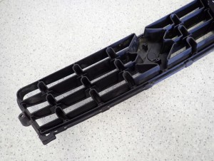 SUZUKI SPLASH 12-14 ATRAPA ZDERZAKA KRATKA WLOTU POWIETRZA 5/6 MINIATURA