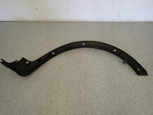 SUZUKI SX4 06-12 LISTWA BŁOTNIKA PRZEDNIA LEWA 6/10 MINIATURA