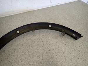 SUZUKI SX4 06-12 LISTWA BŁOTNIKA PRZEDNIA LEWA 9/10 MINIATURA