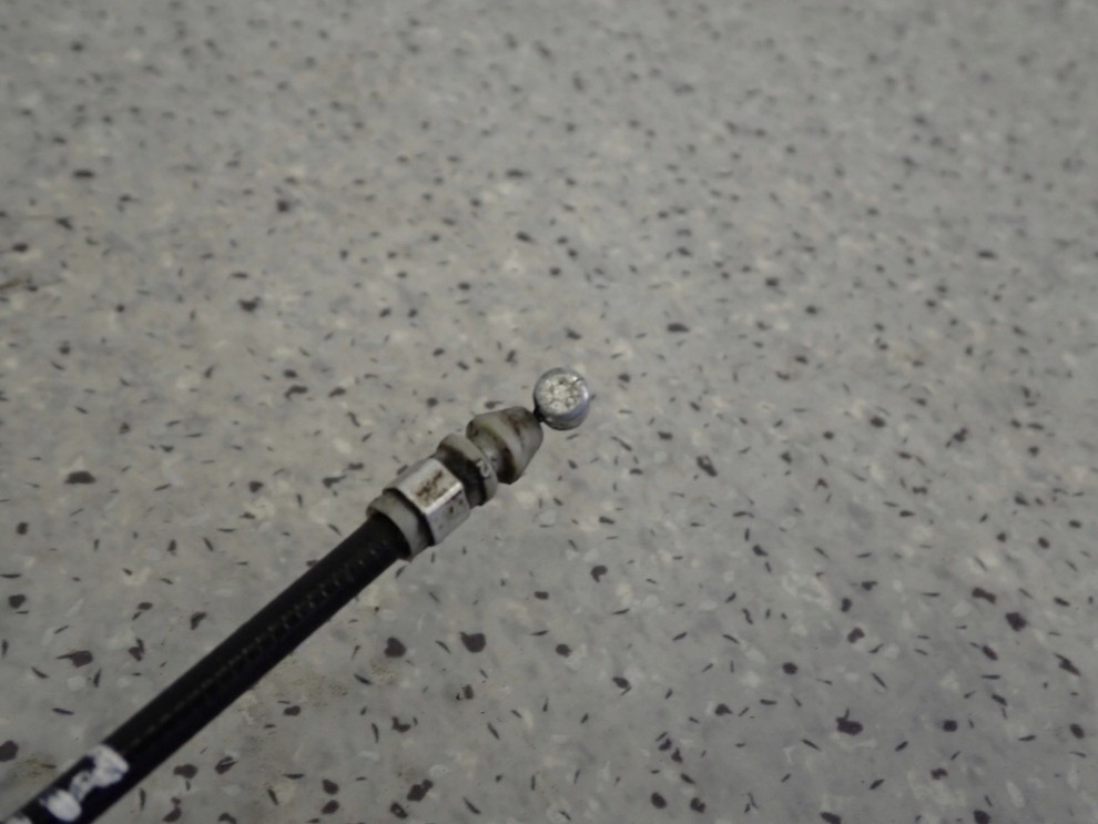 SUZUKI SWIFT MK7 5d 10- LINKA OTWIERANIA KLAPKI WLEWU PALIWA 2/4