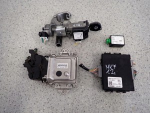 SUZUKI SWIFT IV MK7 10- 1.2i ZESTAW STARTOWY KOMPUTER STACYJKA 1/7 MINIATURA