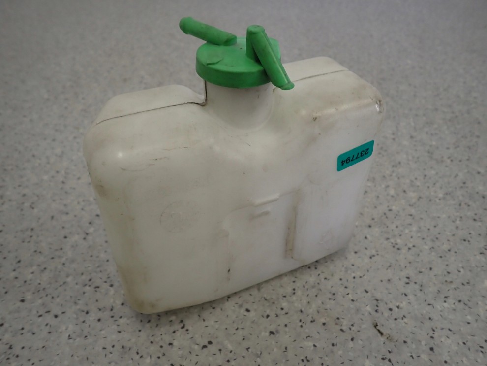 SUZUKI SWIFT 1.2 1.6 BENZ 10- ZBIORNICZEK WYRÓWNAWCZY 1/2