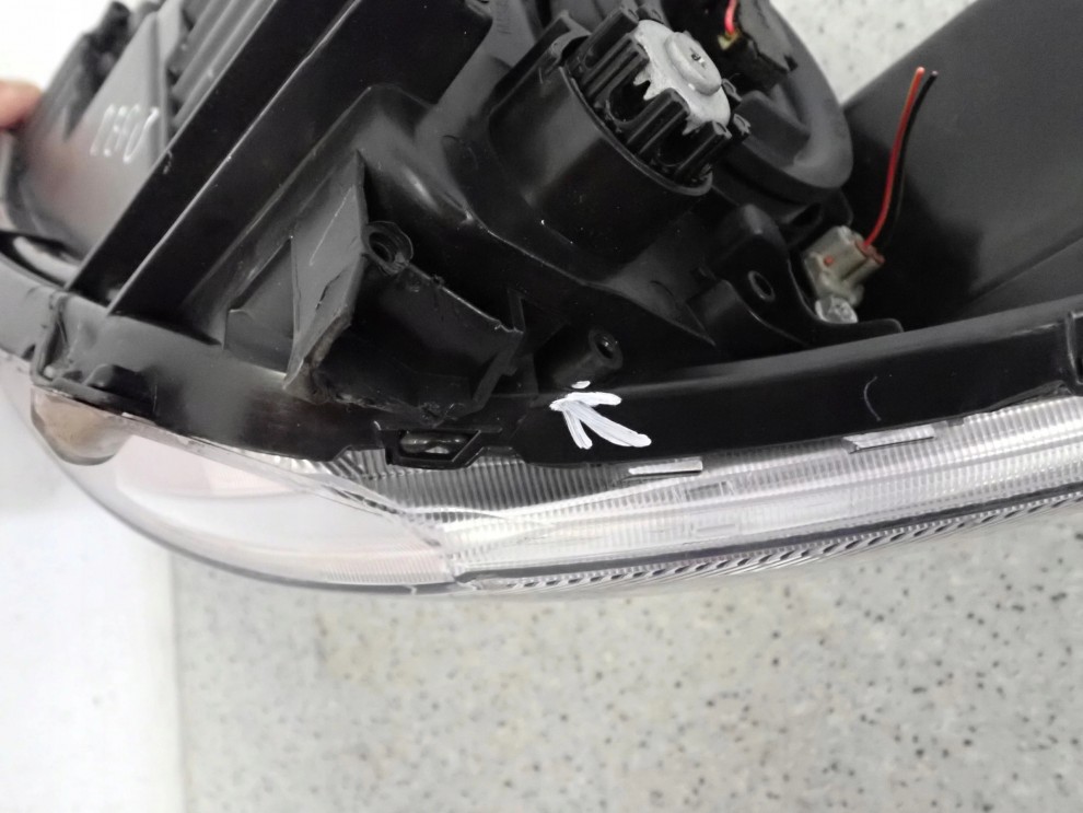 SUZUKI SWIFT MK7 10-16 REFLEKTOR PRZEDNI PRAWY LAMPA PRZÓD EUROPA 9/11