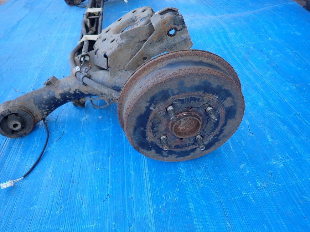 TOYOTA YARIS II 06- BELKA TYLNA ZAWIESZENIA TYŁ 9/10