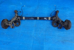 TOYOTA YARIS II 06- BELKA TYLNA ZAWIESZENIA TYŁ 1/10 MINIATURA