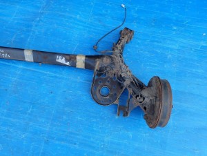 TOYOTA YARIS II 06- BELKA TYLNA ZAWIESZENIA TYŁ 3/10 MINIATURA