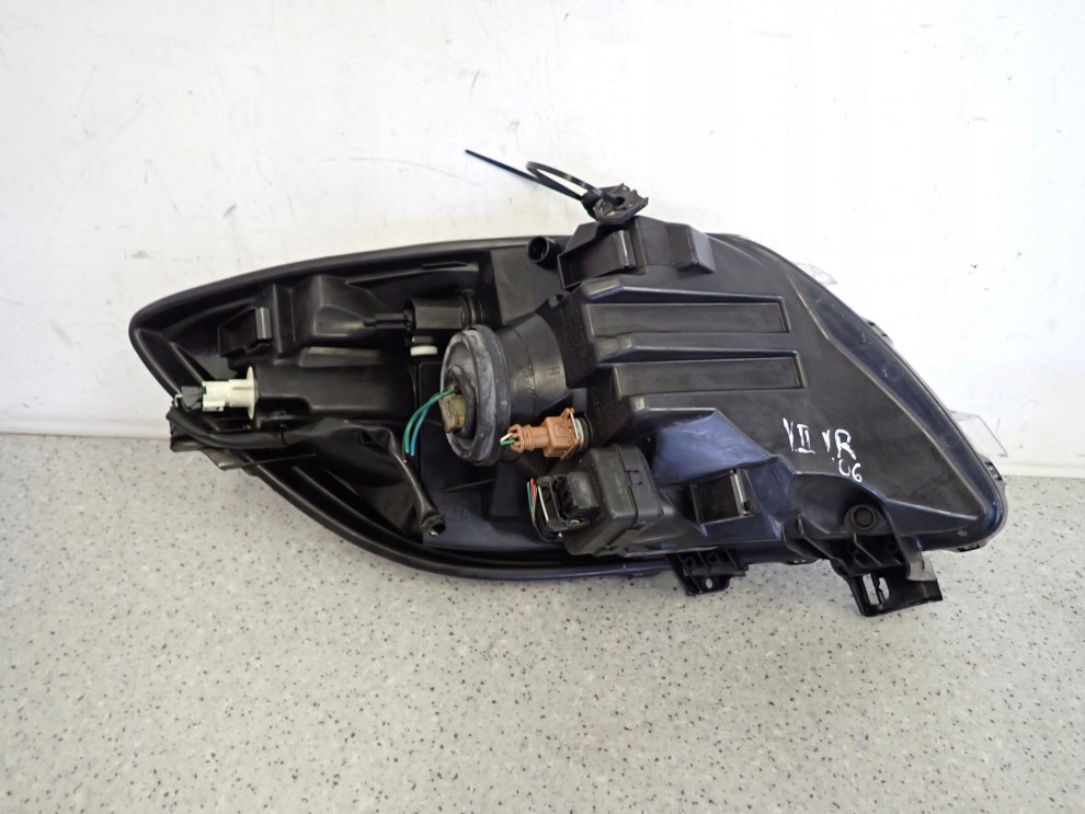 YARIS II 06-09 LAMPA PRZEDNIA PRAWA REFLEKTOR EU 5/6