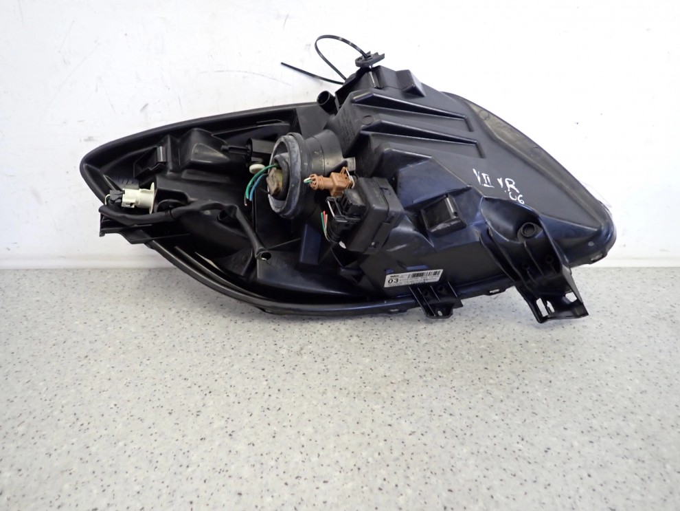 YARIS II 06-09 LAMPA PRZEDNIA PRAWA REFLEKTOR EU 6/6