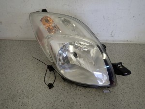 YARIS II 06-09 LAMPA PRZEDNIA PRAWA REFLEKTOR EU 2/6 MINIATURA