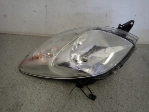 YARIS II 06-09 LAMPA PRZEDNIA PRAWA REFLEKTOR EU 3/6 MINIATURA