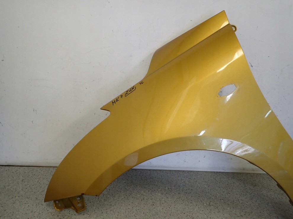 SUZUKI SWIFT MK7 10-16 BŁOTNIK PRZEDNI LEWY ZUR 6/9