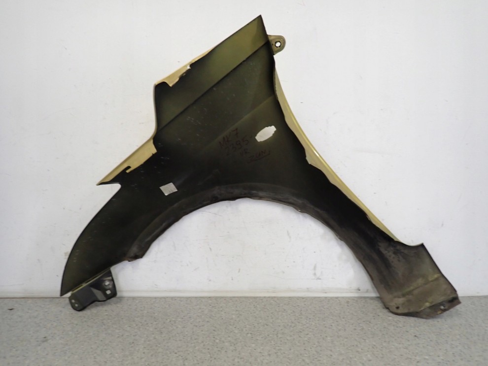 SUZUKI SWIFT MK7 10-16 BŁOTNIK PRZEDNI PRAWY ZUN 11/11