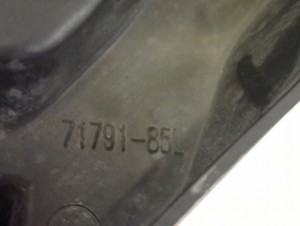 SUZUKI SPLASH LIFT 12-14 WSPORNIK ZAMKA MASKI ATRAPY 5/5 MINIATURA