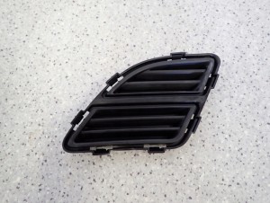 SUZUKI SPLASH LIFT 12-14 ZAŚLEPKA KRATKA ZDERZAKA TYLNA PRAWA