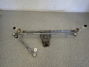 SUZUKI SWIFT 04- MK6 MECHANIZM WYCIERACZEK PRZÓD 1/7 MINIATURA