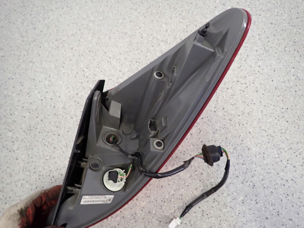 HONDA CIVIC 9 IX HB 12- LAMPA TYLNA LEWA ZWNĘTRZNA 8/9