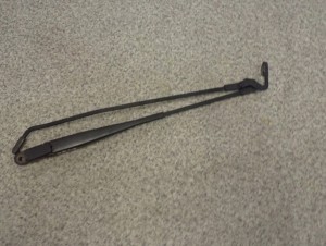 TOYOTA AYGO 06-12 RAMIE WYCIERACZKI PRZÓD 1/8 MINIATURA