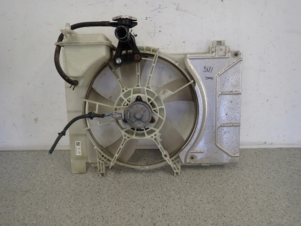 TOYOTA YARIS II 06-11 1.0i 1.3 I WENTYLATOR WODY BEZ KLIMATYZACJI 1/6